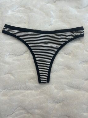2010 Y2K Vintage Victoria’s Secret Striped Thong Panty M